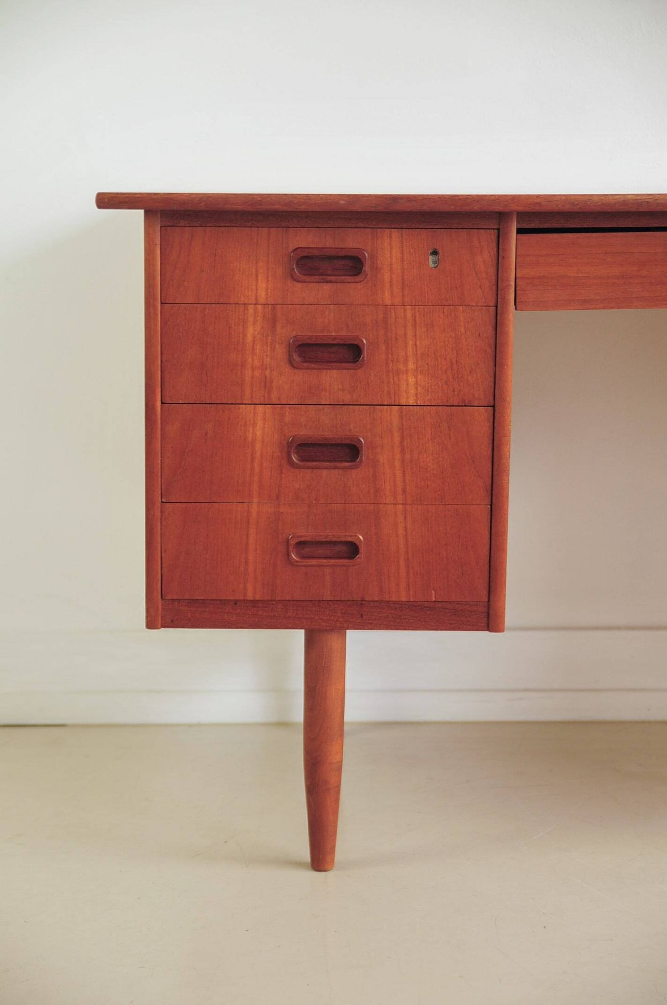 Bureau en teck massif danois vintage