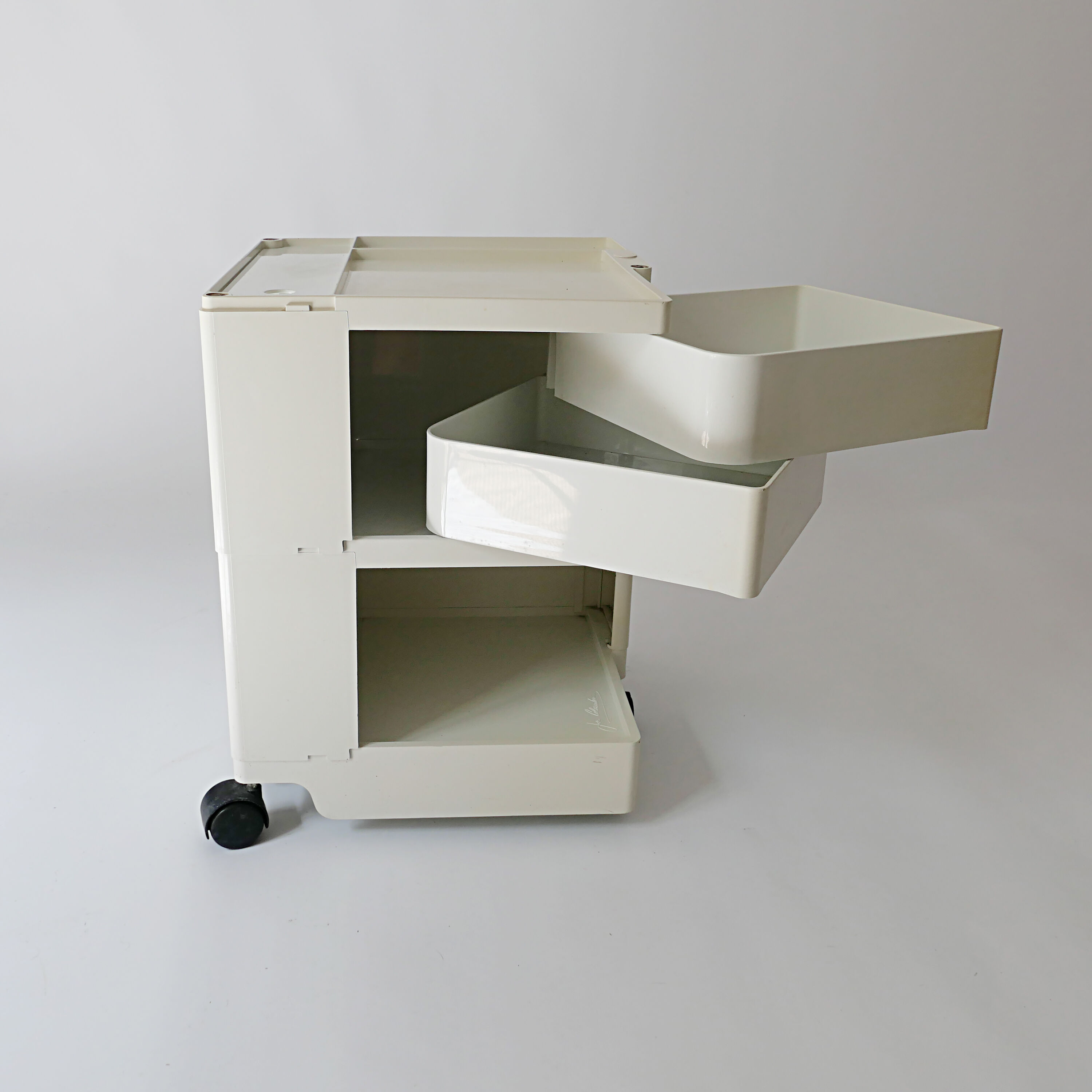 Boby storage trolley design serving table Joe Colombo. vintage