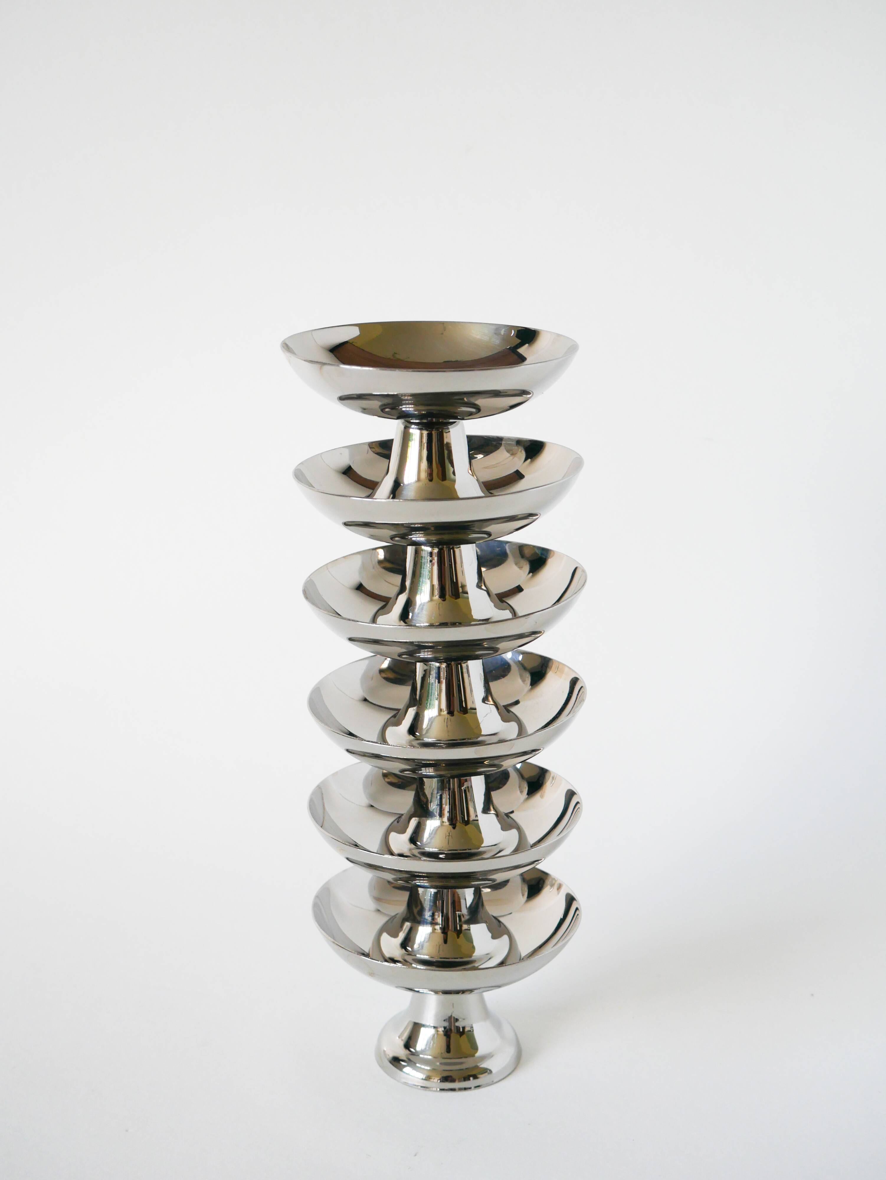 Set of 6 stainless steel bowls with high and wide feet, Design, 1970