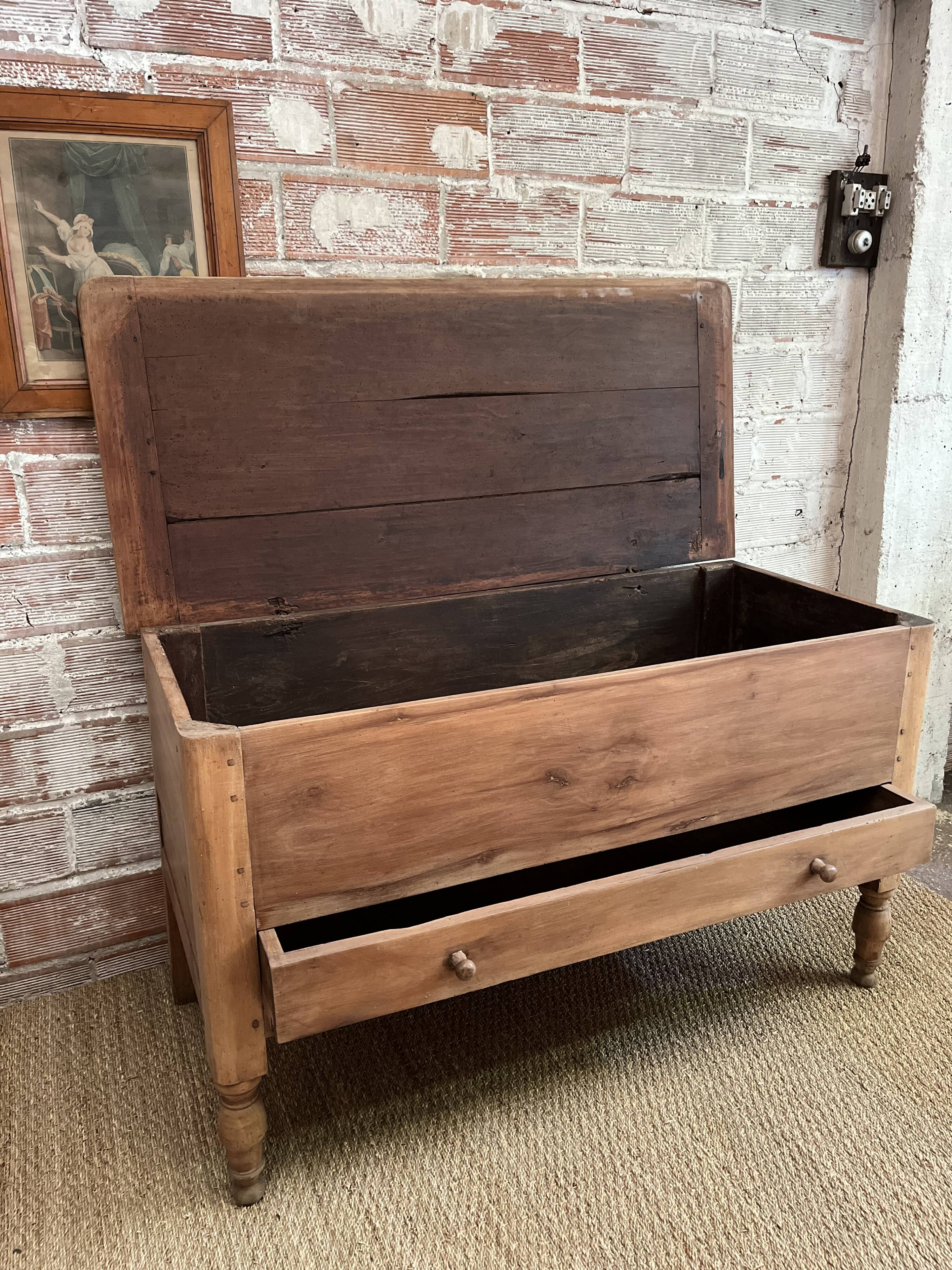 Old hall - Wooden chest