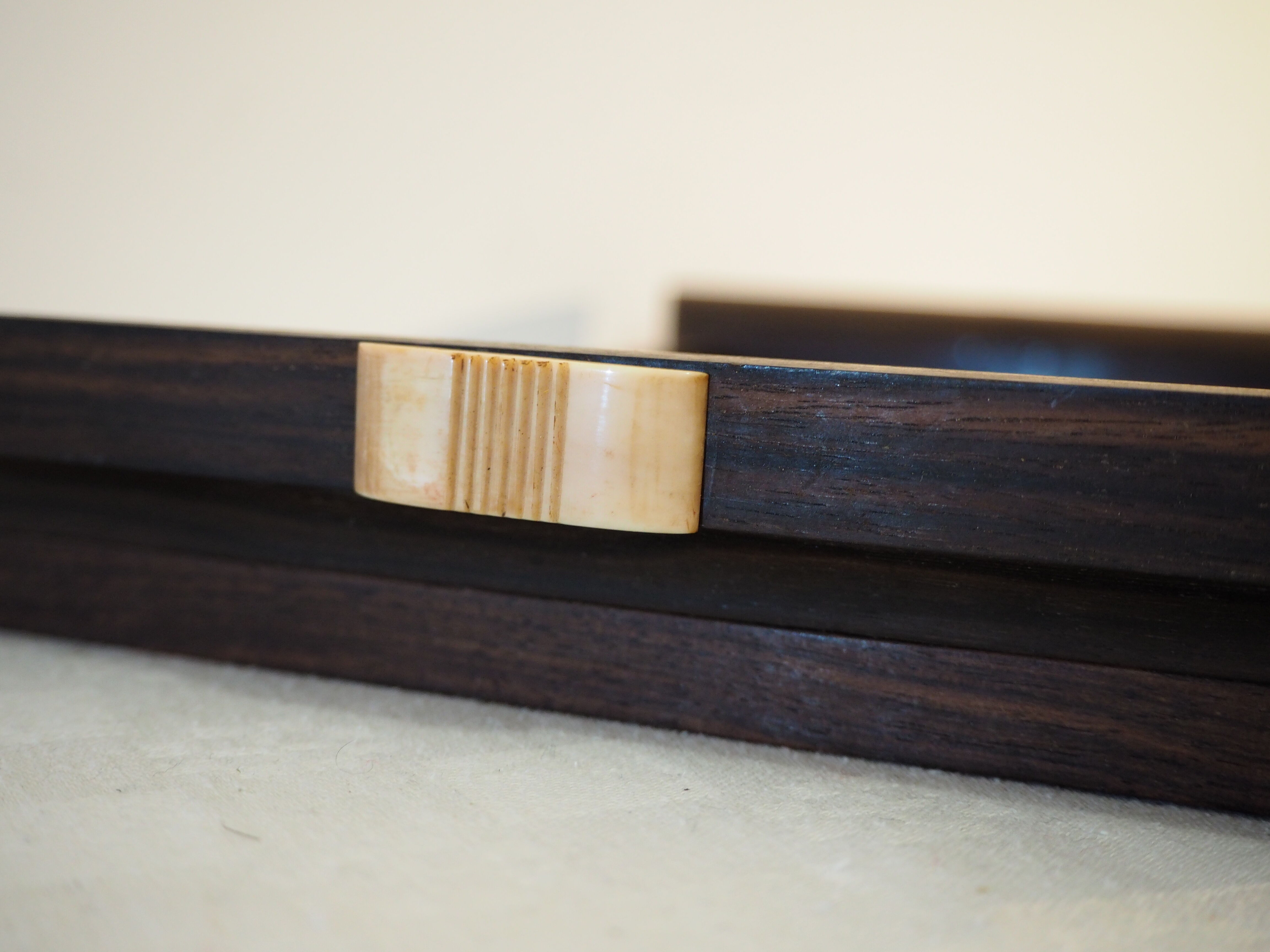 Tray 1930 in rosewood and in bakelite