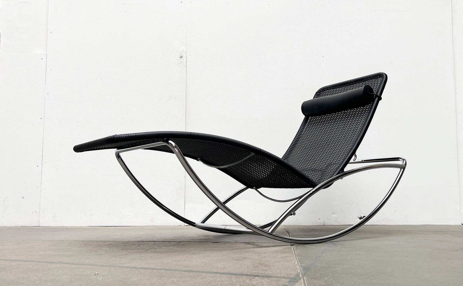 Vintage chaise longue model S 828 in tubular steel by Torben Skov for Thonet, 1980s.