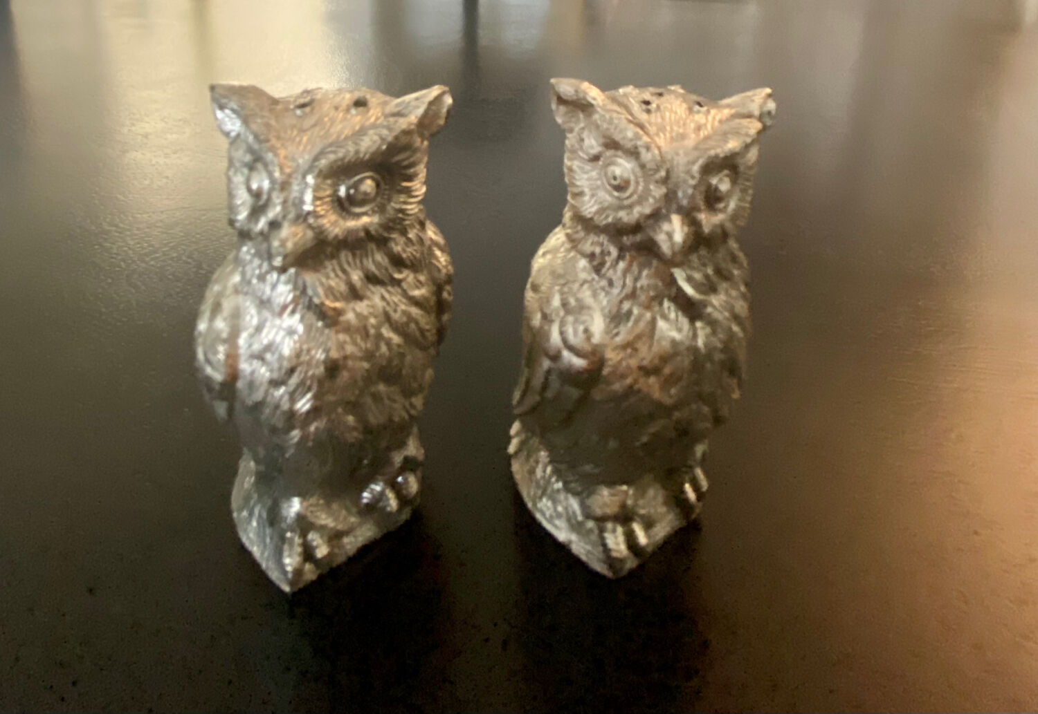 Duo of salt shaker and pepper owl shape in metal