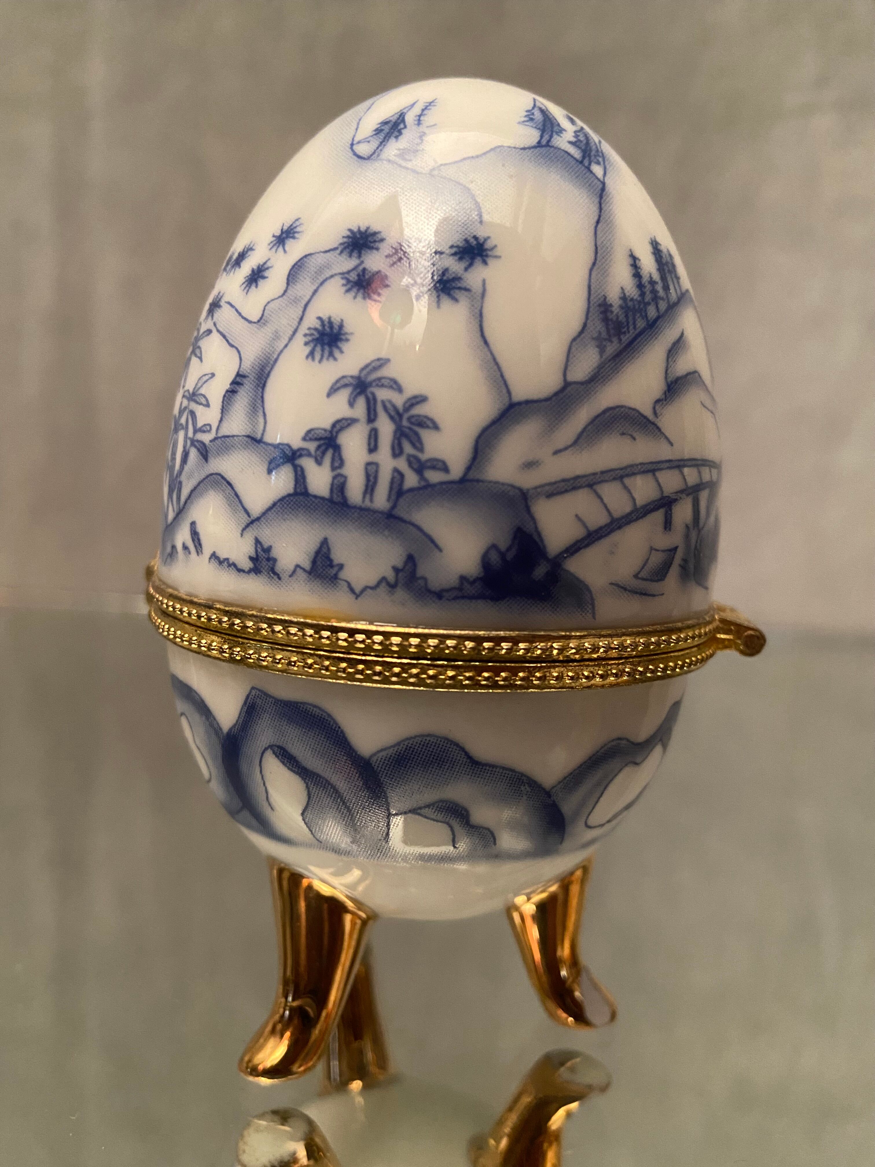 Porcelain egg box with Japan decoration gilded metal frame
