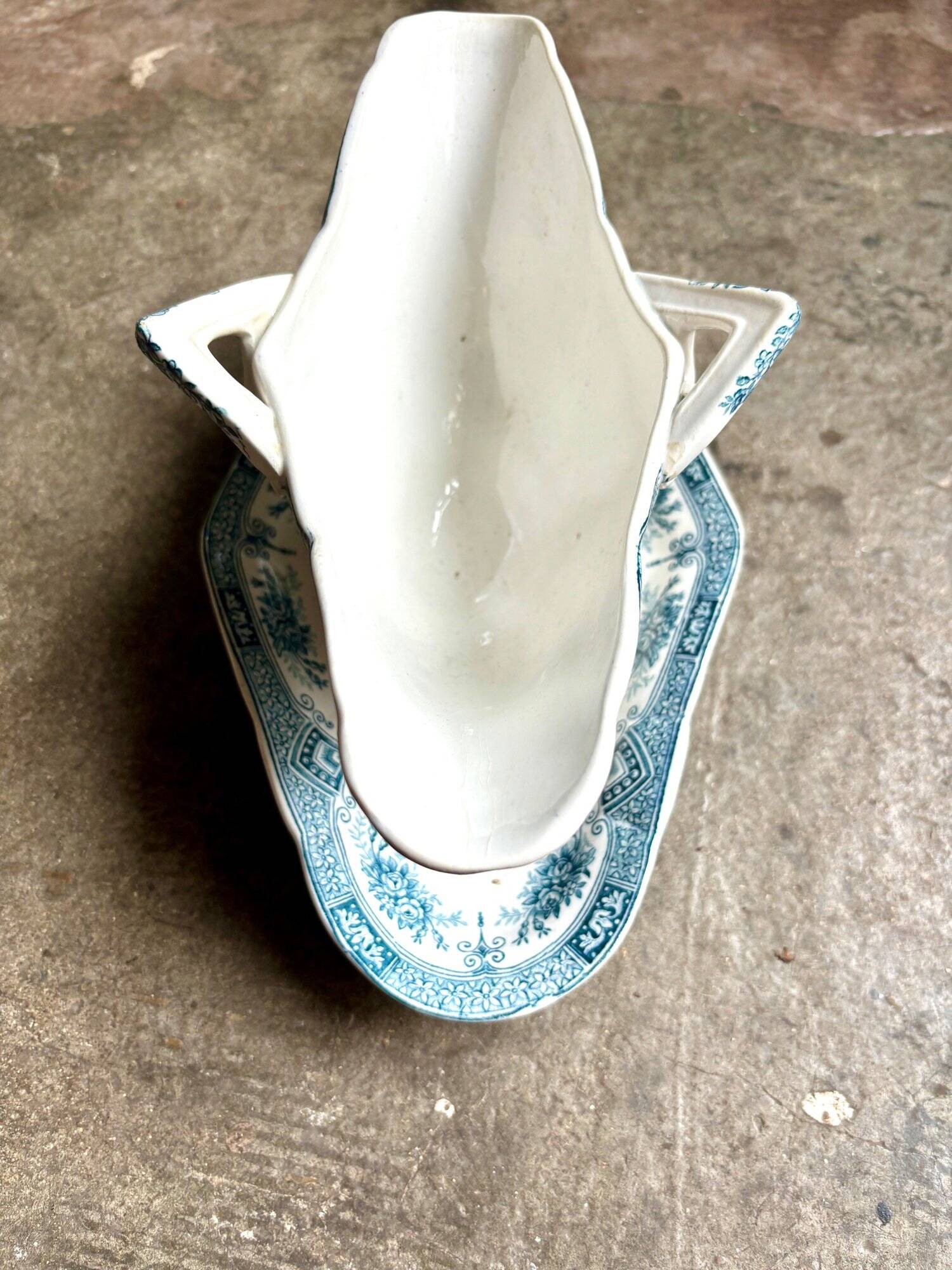Blue and white iron earth gravy boat