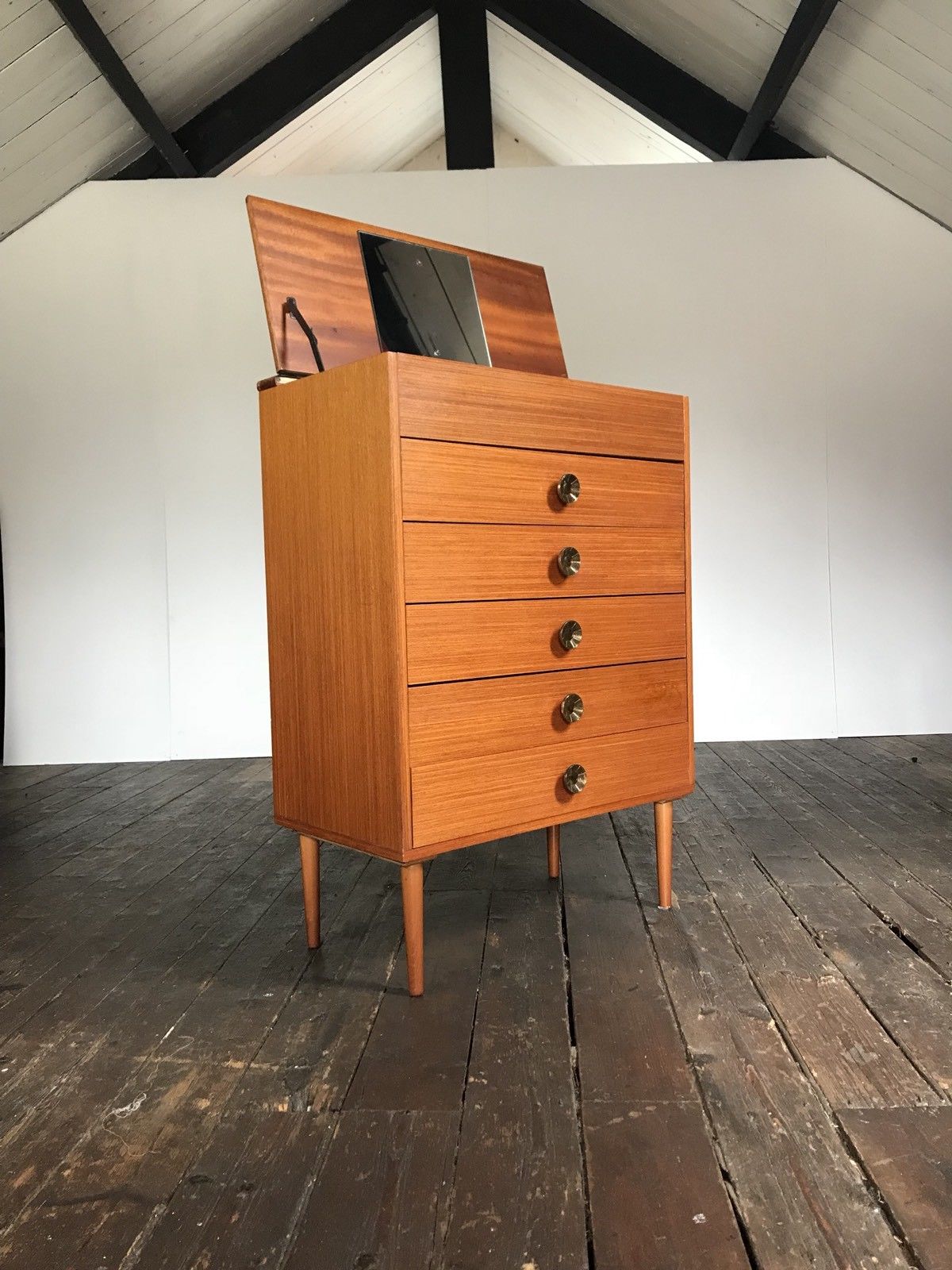 Dresser with mirror vintage