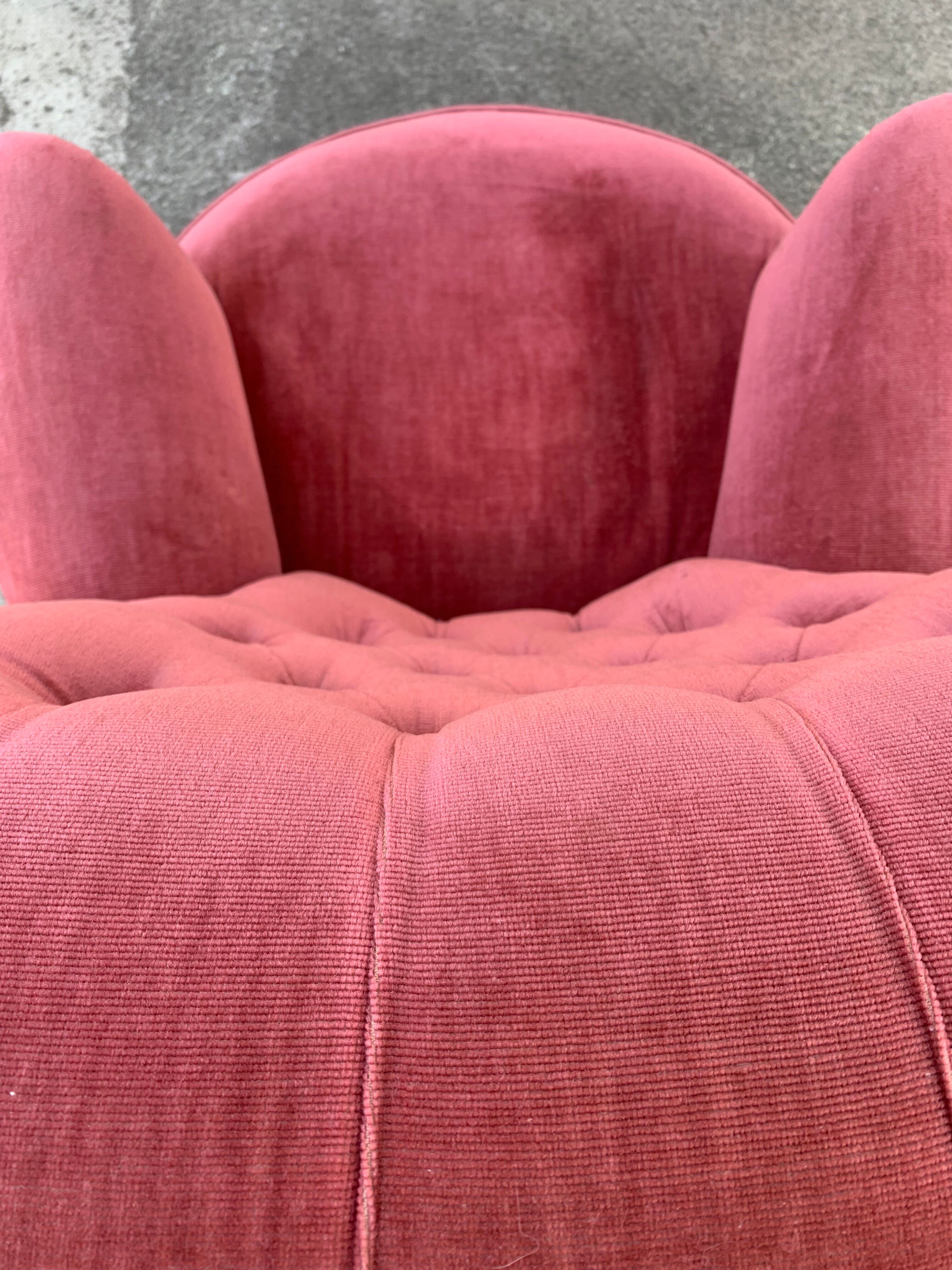 Padded pink toad armchair