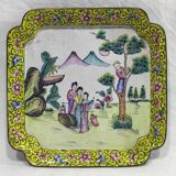 Plateau asiatique en cuivre émaillé