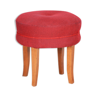 Tabouret rouge du milieu du siècle fabriqué dans les années 1950 en Tchéquie