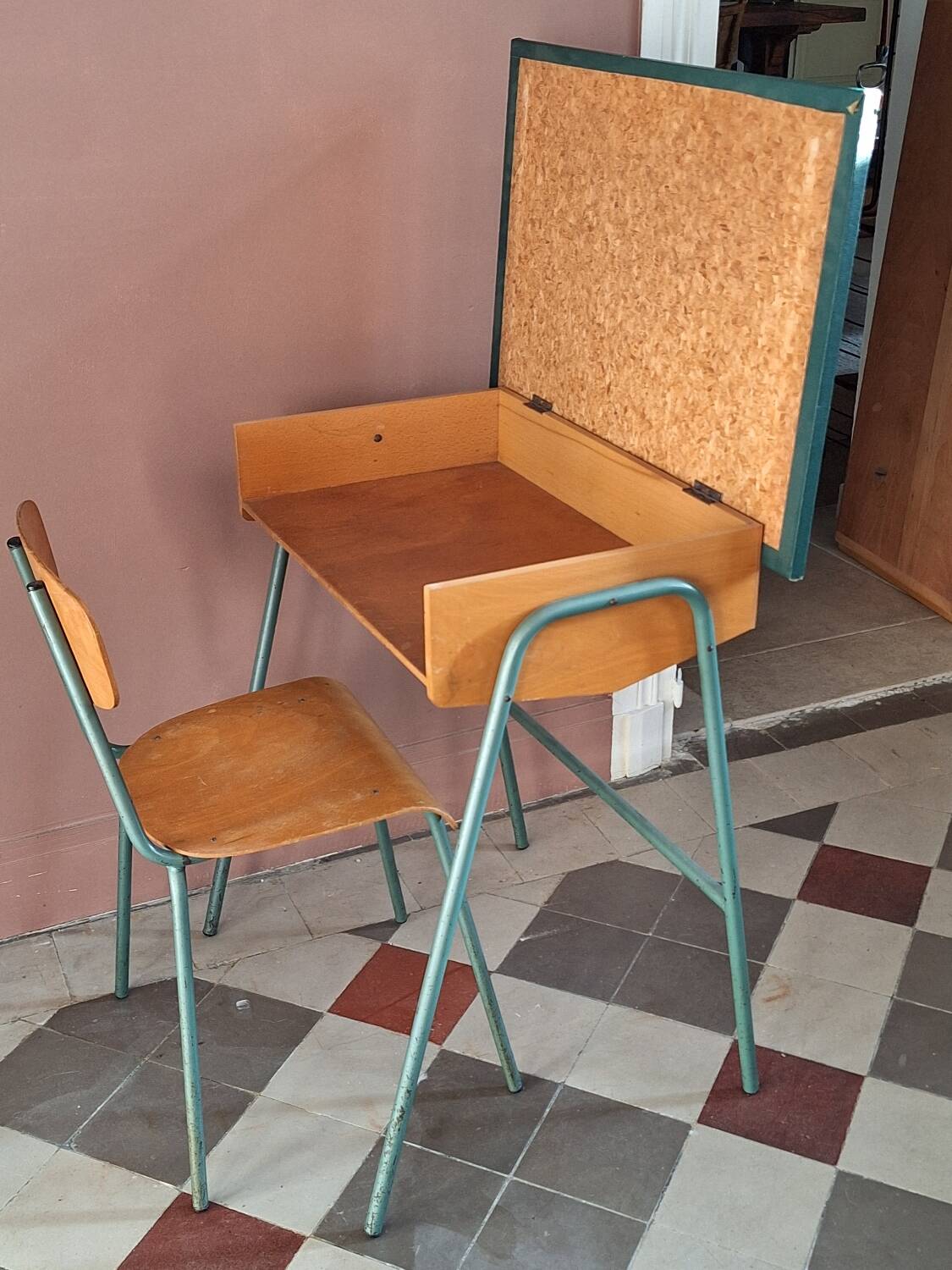 Children's desk and chair set