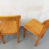 Suite of a round table with extension and 4 vintage pine chairs from the 60s and 70s