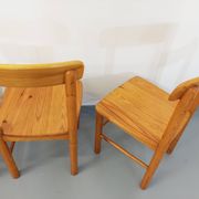 Suite of a round table with extension and 4 vintage pine chairs from the 60s and 70s