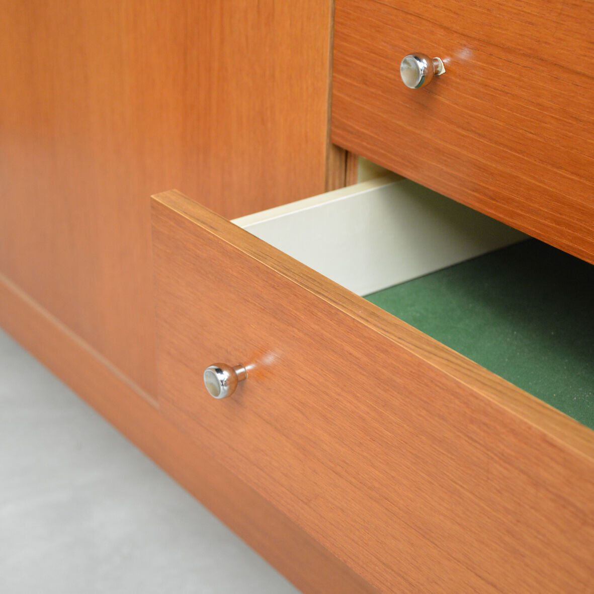 Veneer teak sideboard, 1976