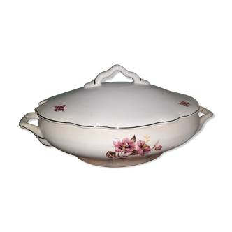 Ancient ceramic soup, flowers with a strong pink colour and an ecru background - vintage