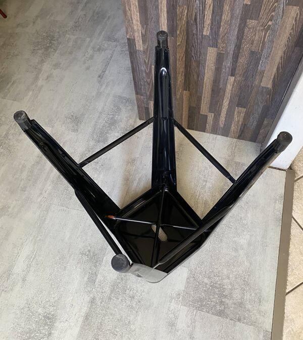 Tabouret haut de bar industriel tolix h75 empilables noir