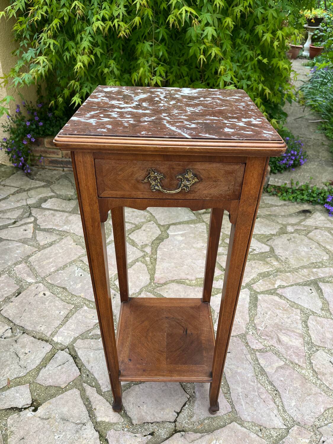 Chevet ancien, plateau en marbre