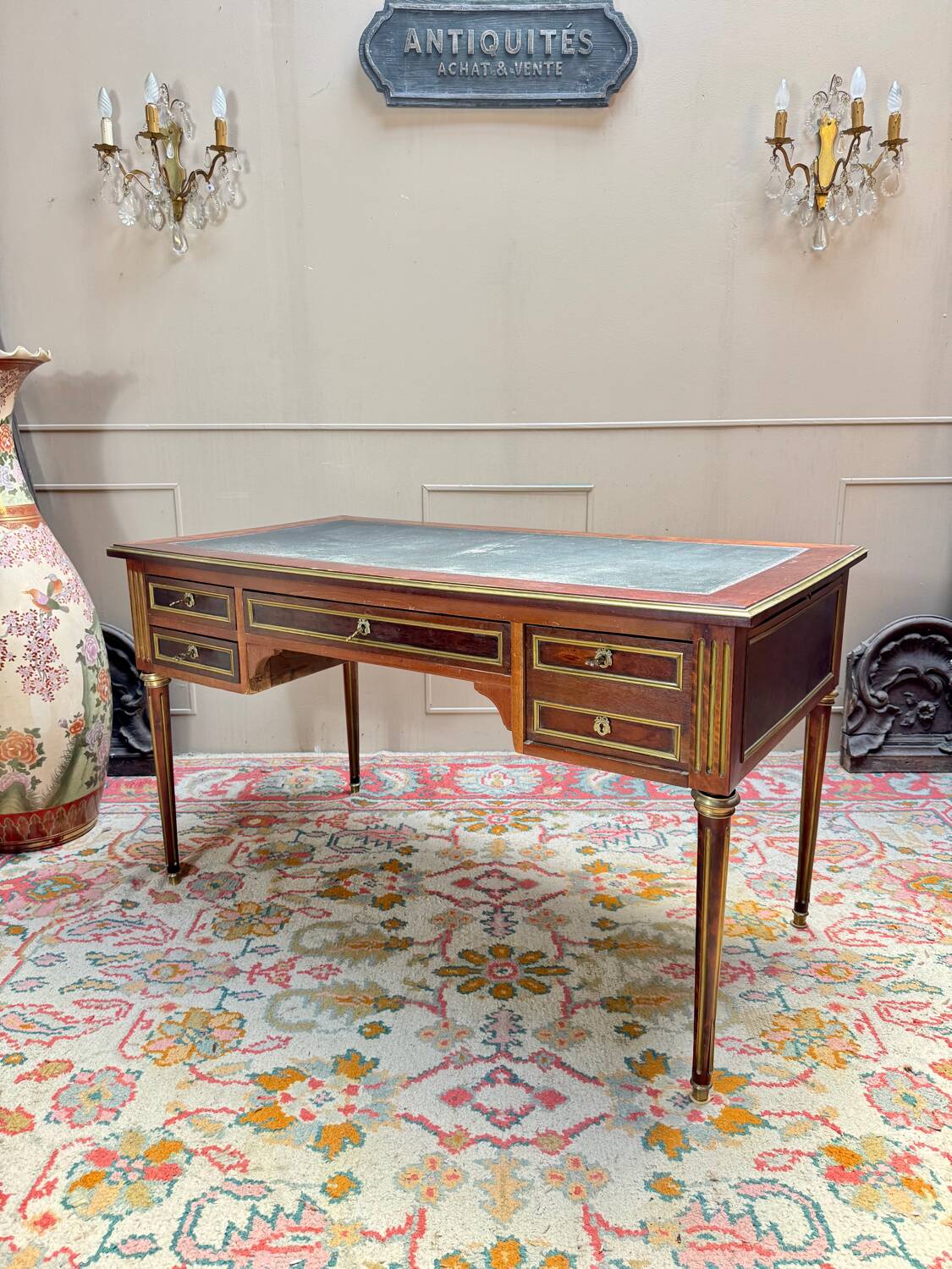 Flat desk in mottled mahogany, Louis XVI style, 19th century