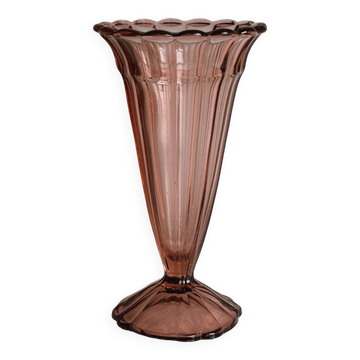 Vase en verre épais rose translucide, style vintage