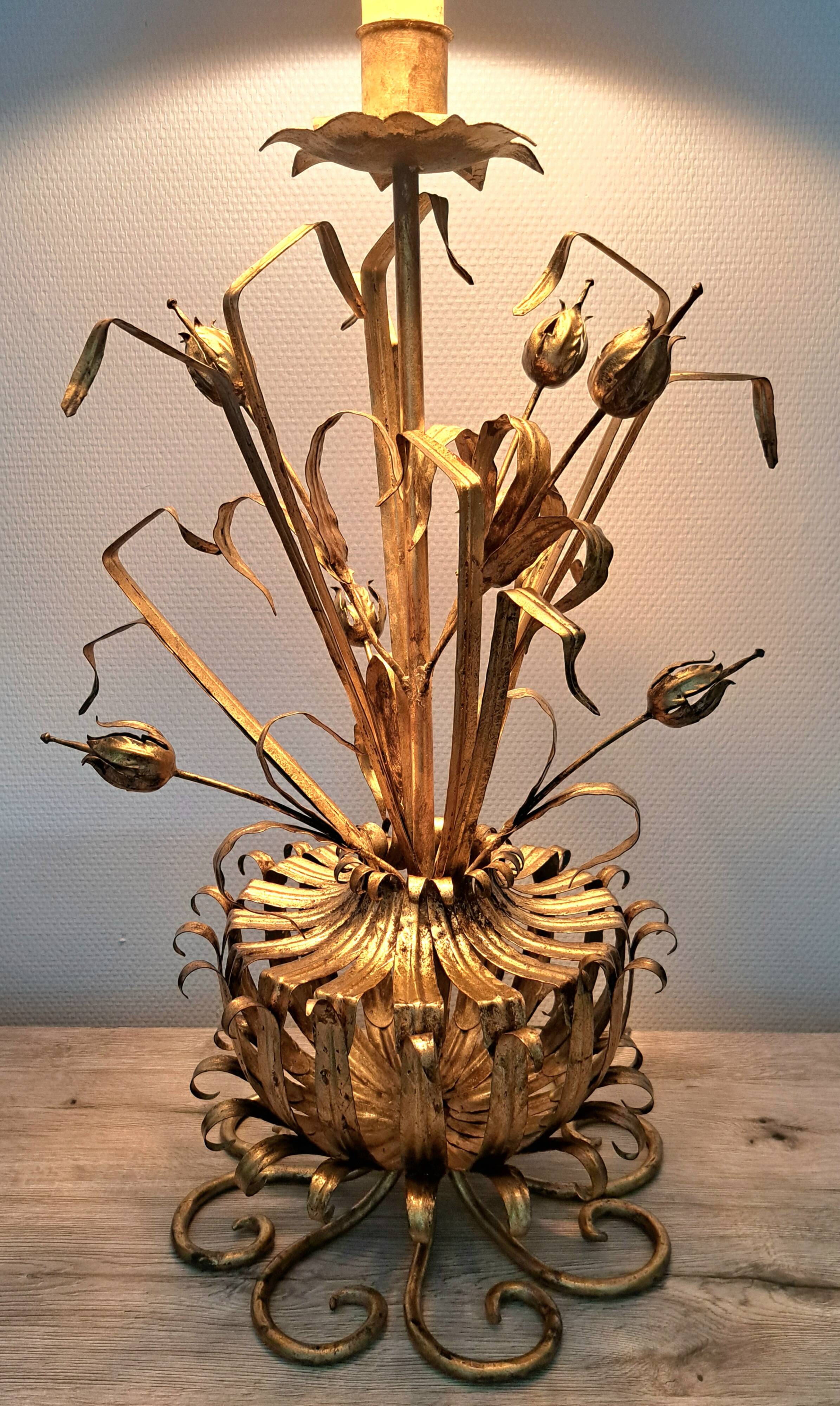 Vintage Mid-Century Hollywood Regency 1960s gold metal floral lamp