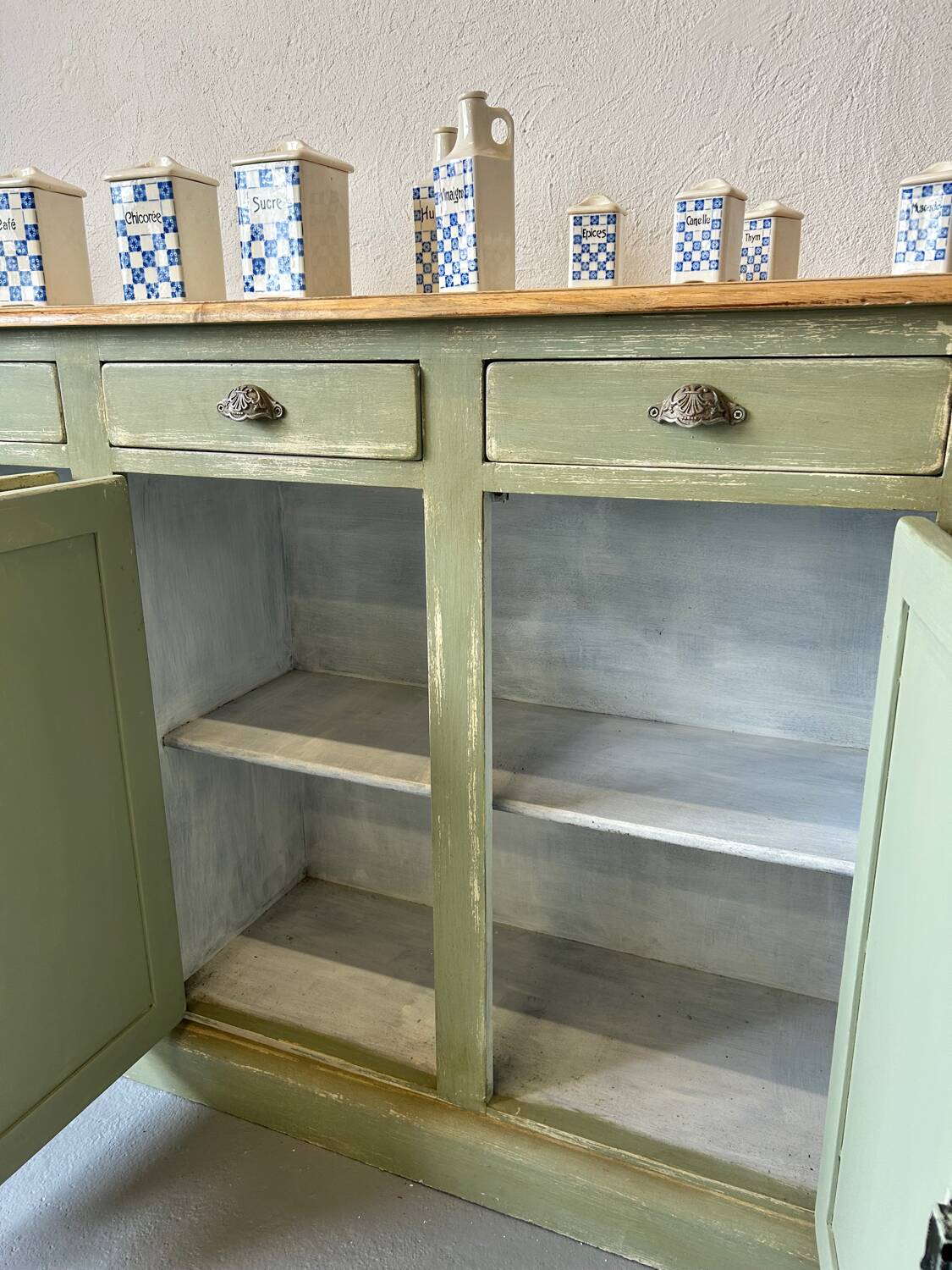 Antique green patinated grand buffet – 4 doors & 4 drawers – Wooden top