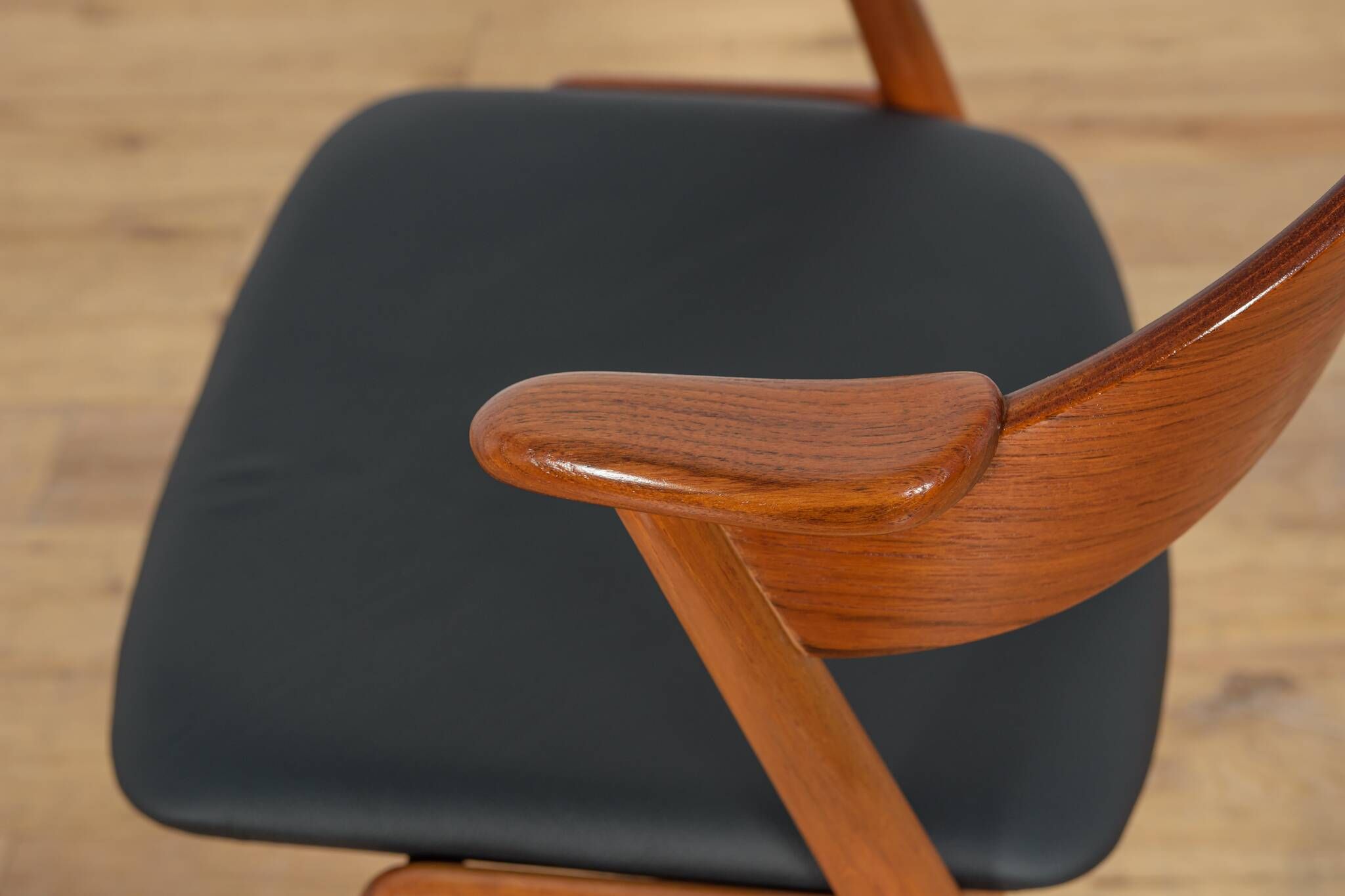 Chaises en teck danoises du milieu du siècle de Korup Stolefabrik, Danemark, 1960.