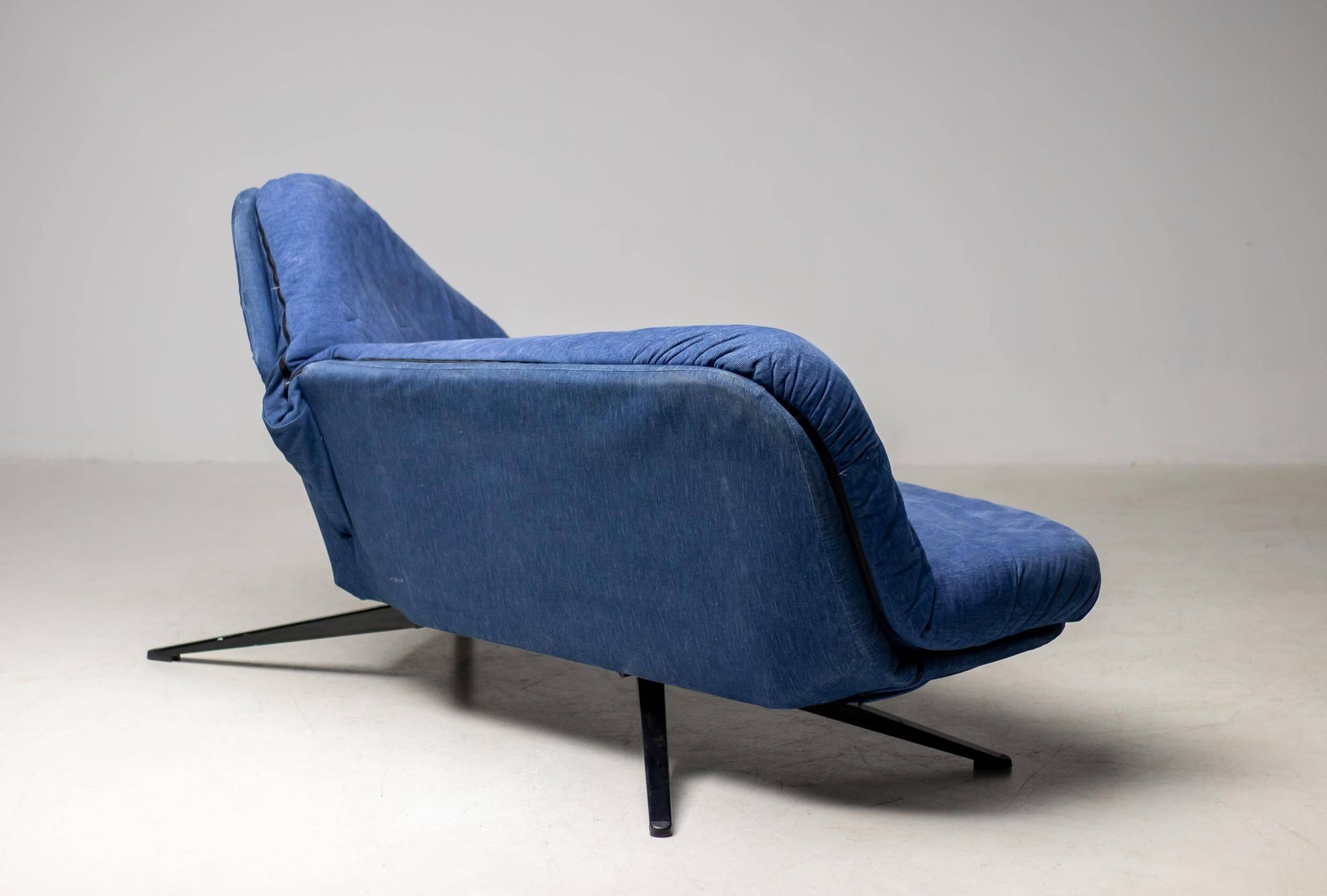 Arflex "Ribalta" adjustable daybed by Fabrizio Ballardini - Italian Versatility