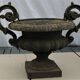 Paire d'anciens vases Médicis de jardin en fonte de fer