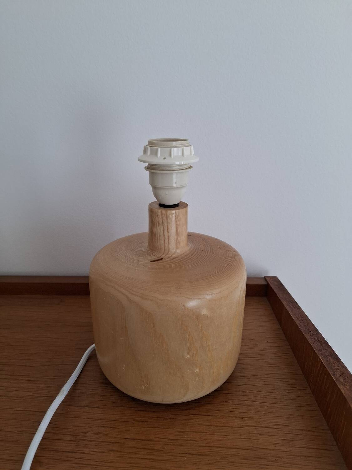 Lampe en bois tourné