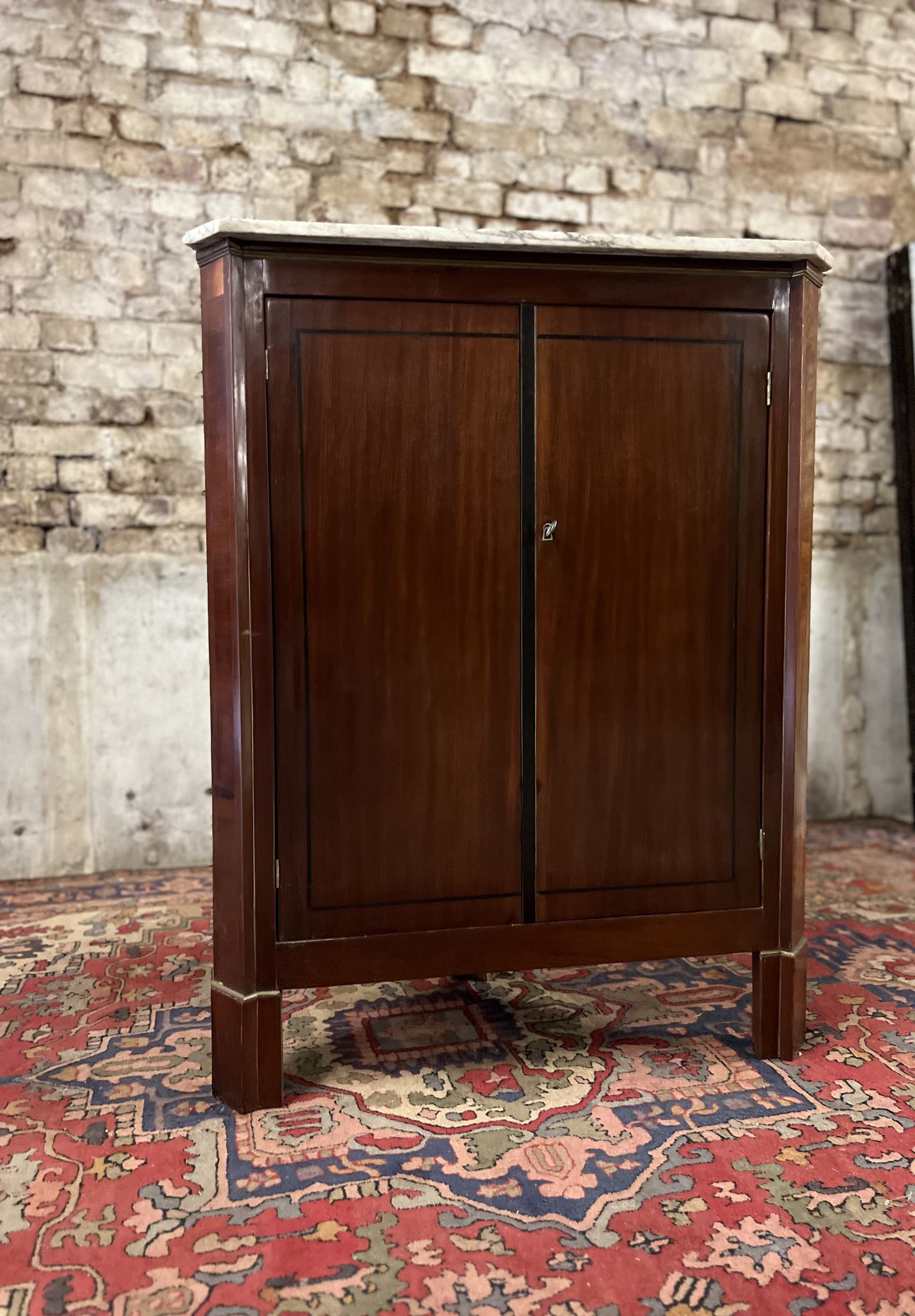 Mahogany neck style transition nineteenth century
