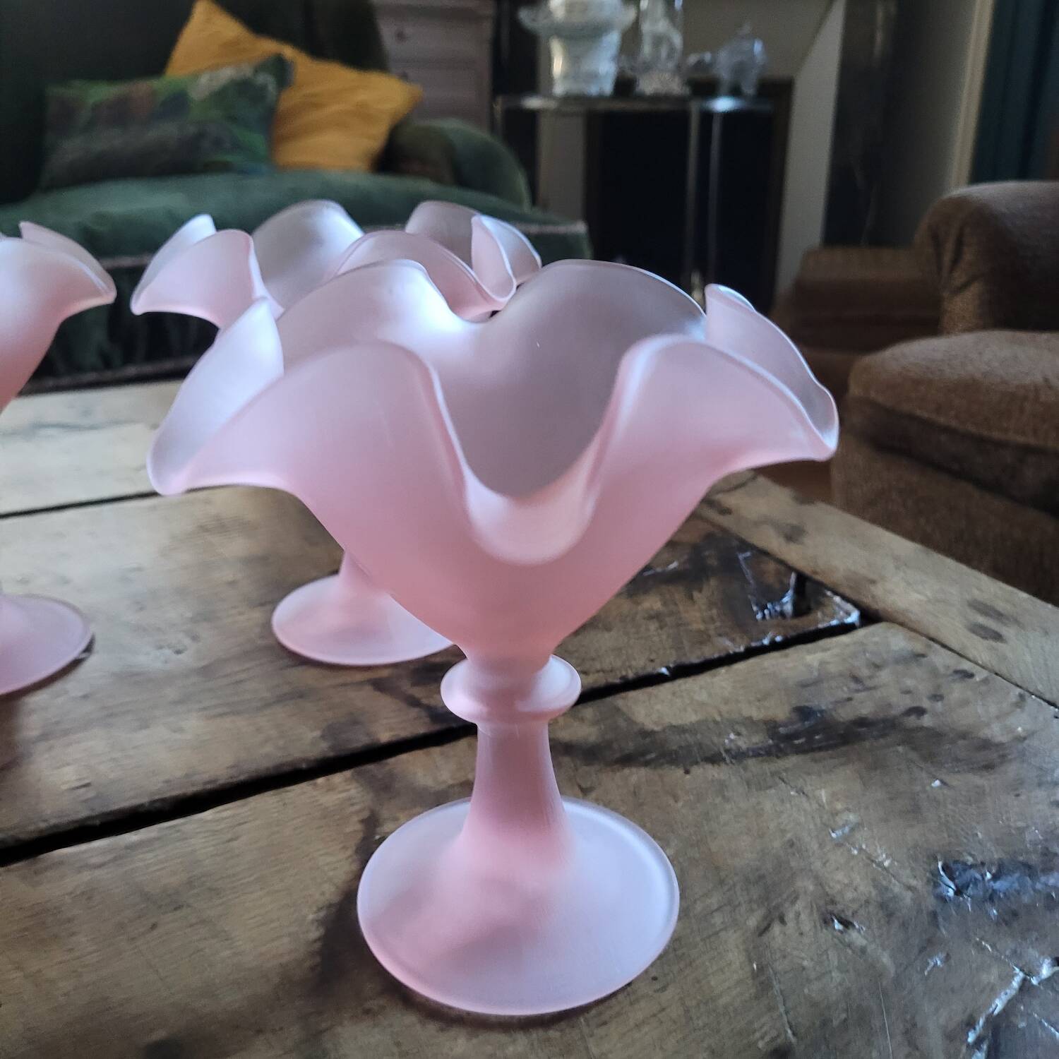 3 pink satin glass dessert bowls – 1950s