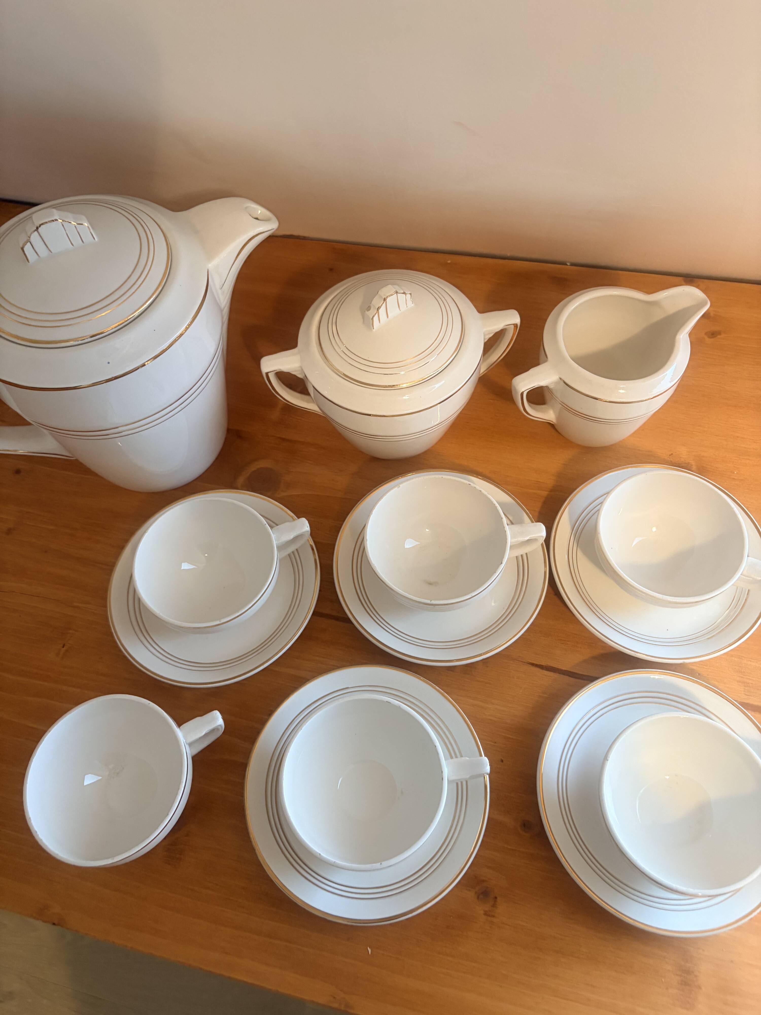 Service à café de Céranord à liseré doré 220574