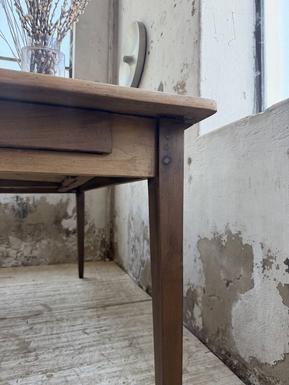 Table de ferme noyer pieds fuseaux 1950