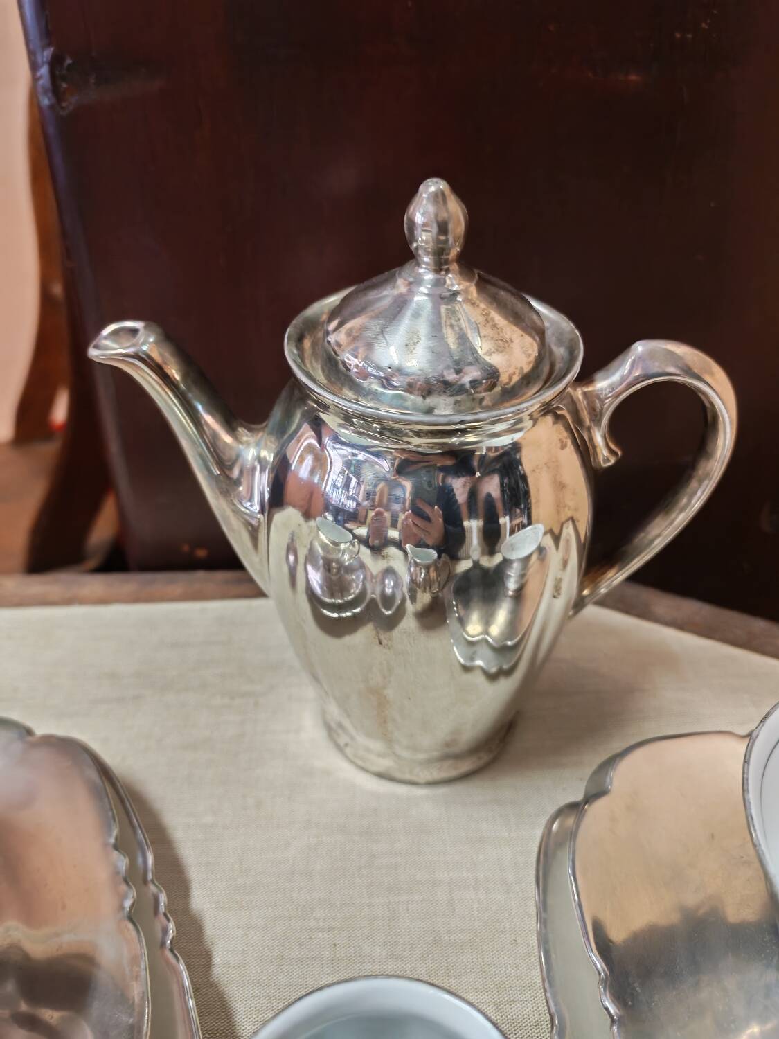Breakfast set with tea or coffee in porcelain.
