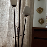 Tripod floor lamp