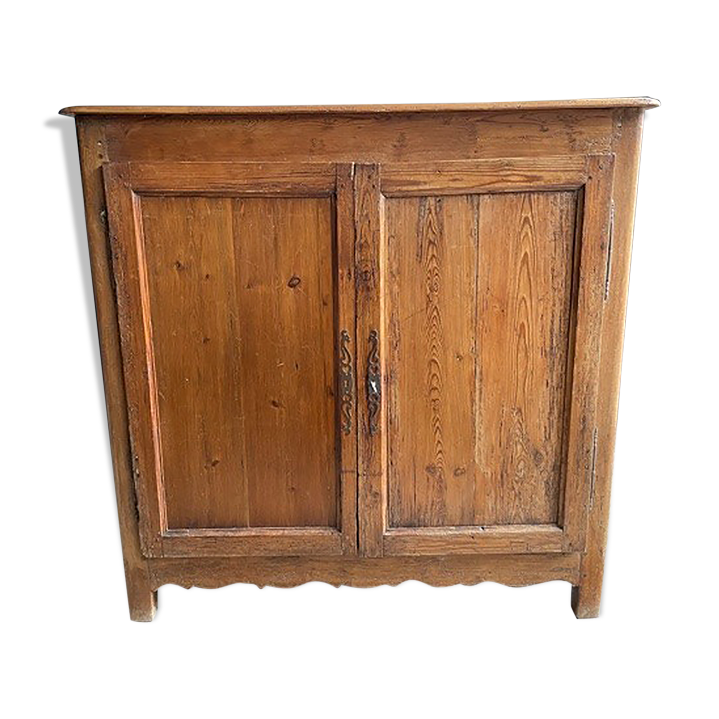 2-door buffet