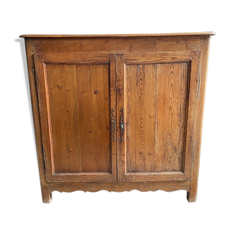 2-door buffet