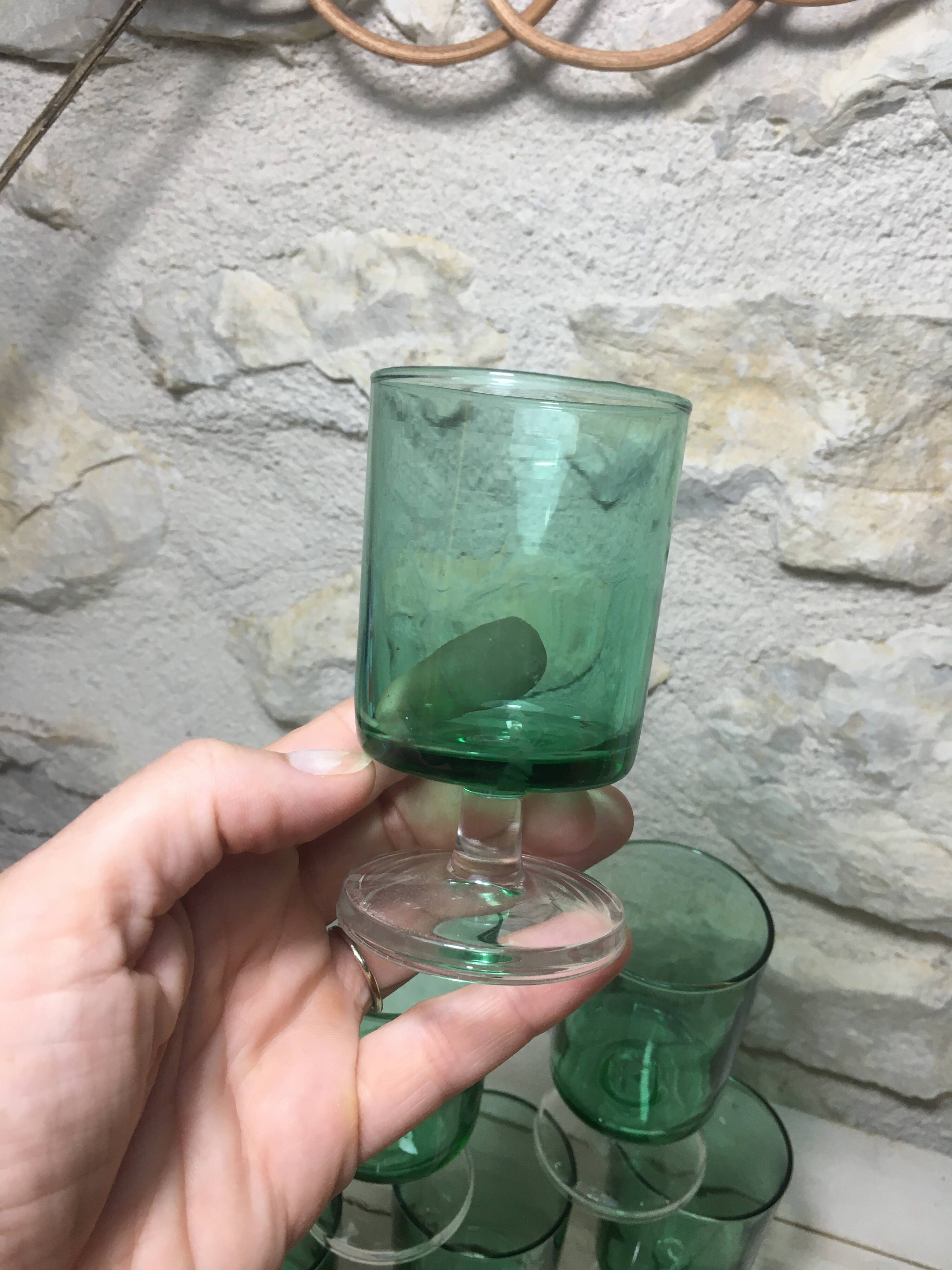 12 Vintage cavalier glasses green color ht 9 cm luminarc France