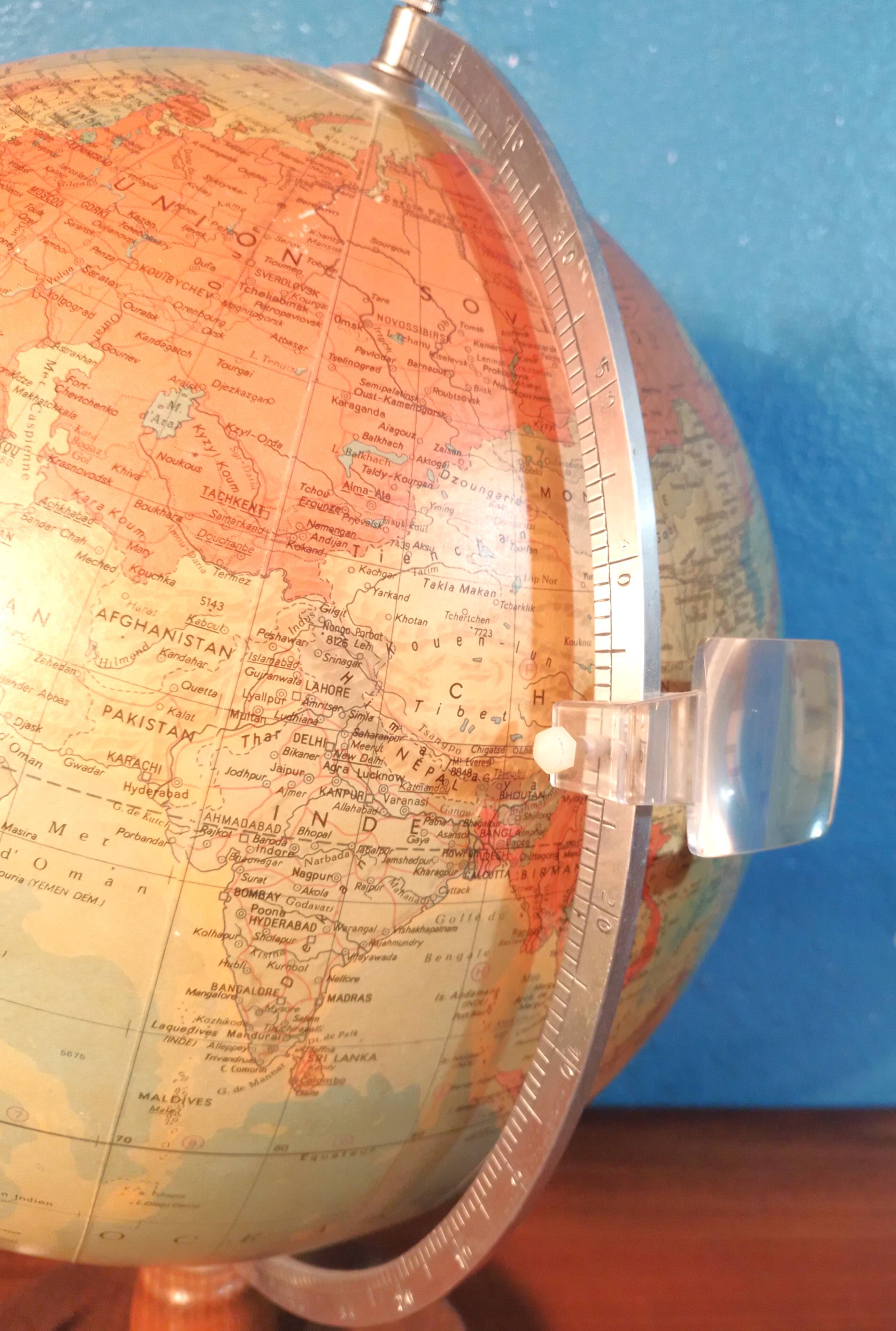 Terrestrial globe RDA 1970s