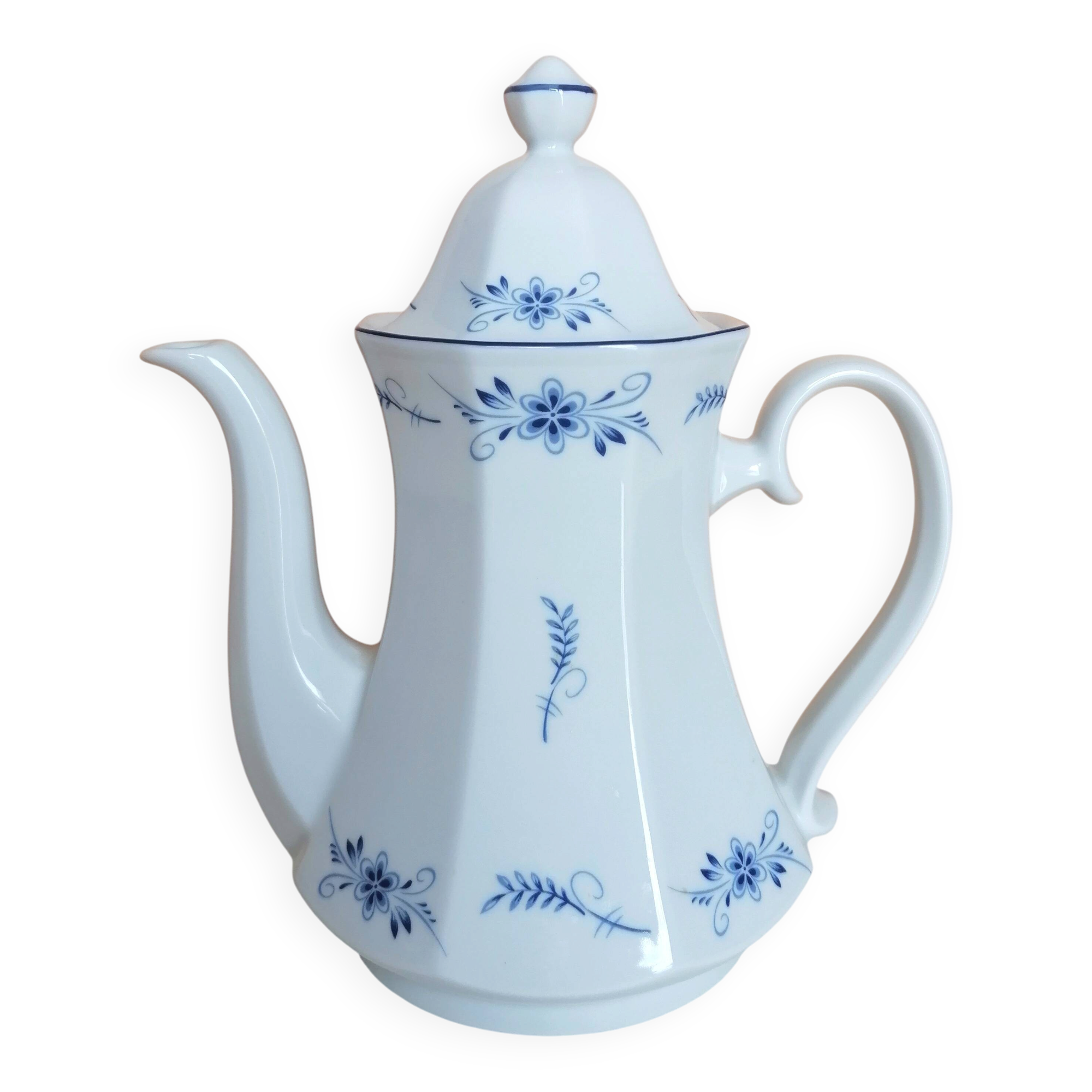 Porcelain teapot Winterling Marktleuthen Bavaria white blue