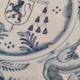 Earthenware plate of Talavera coat of arms decoration "la Menora"