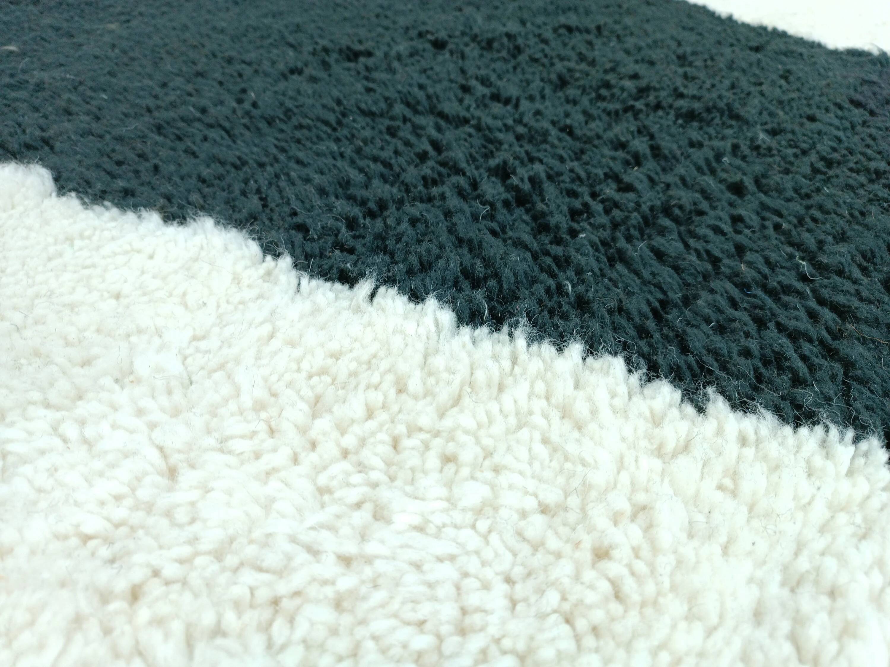 Moroccan wool rug handwoven 2.5x1.5 m