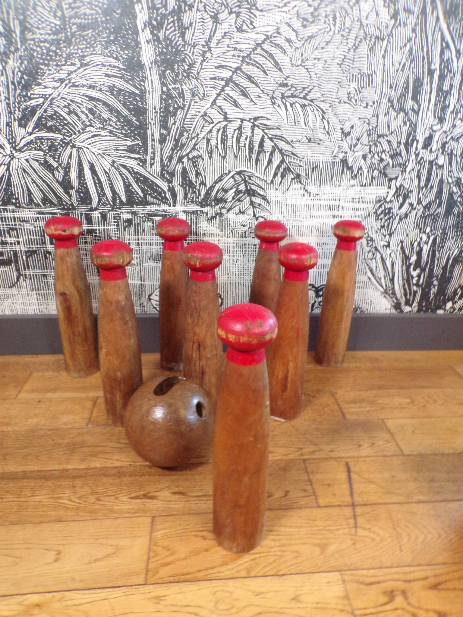 1900 wooden bowling game
