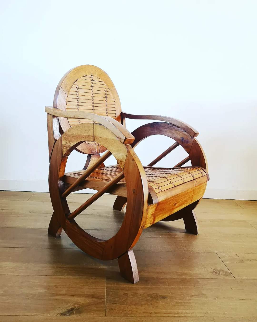 Colonial armchair in wood and bamboo