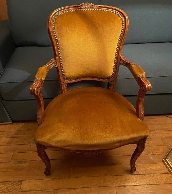 Fauteuil bois et velours
