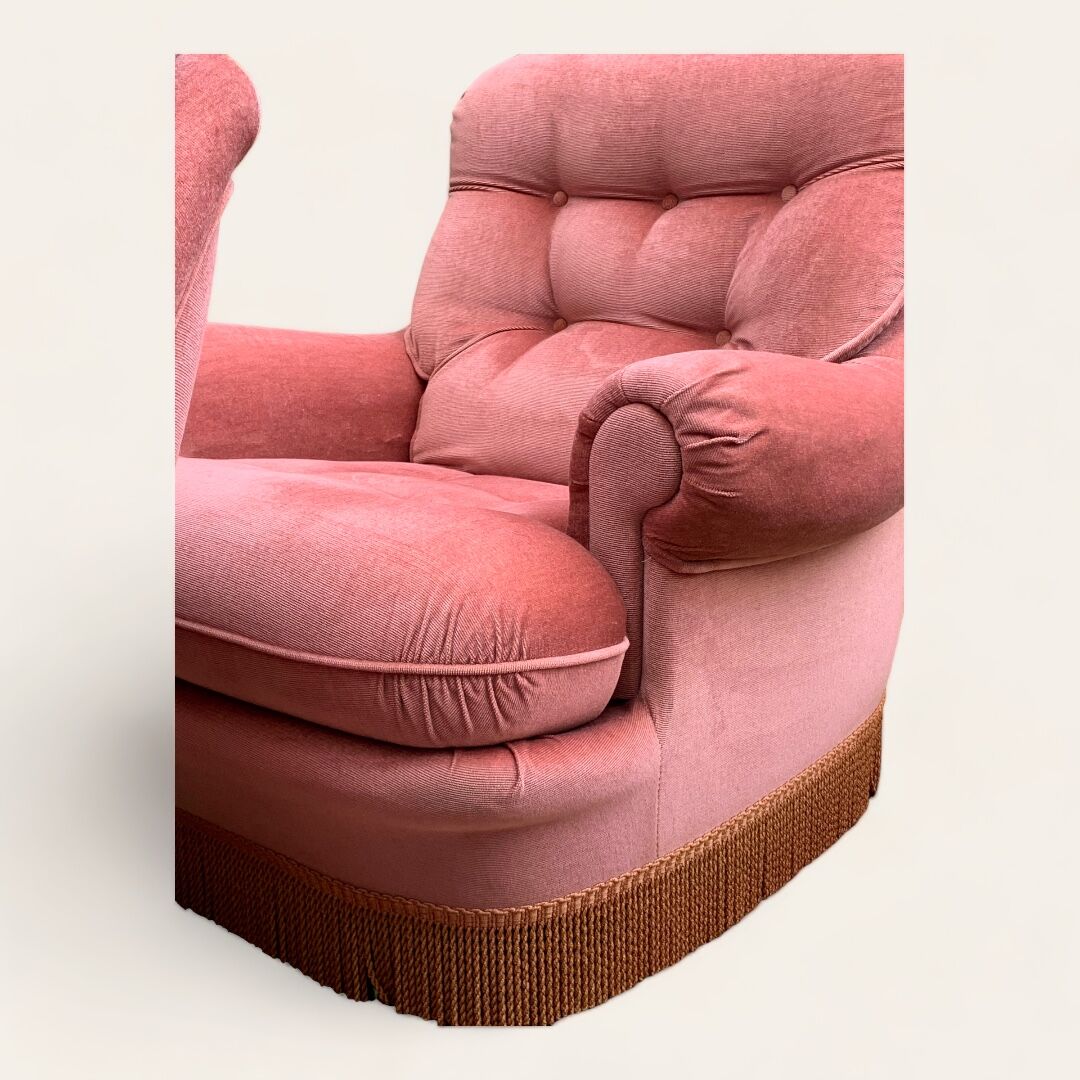 Pair of pink velvet toad armchairs, 1970s
