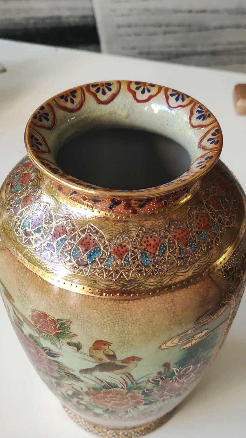 Vase signed Satsuma. Birds/Butterflies/floral patterns on a wild nature background. Gold highlights