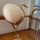 Oiseau en laiton et œuf d’autruche