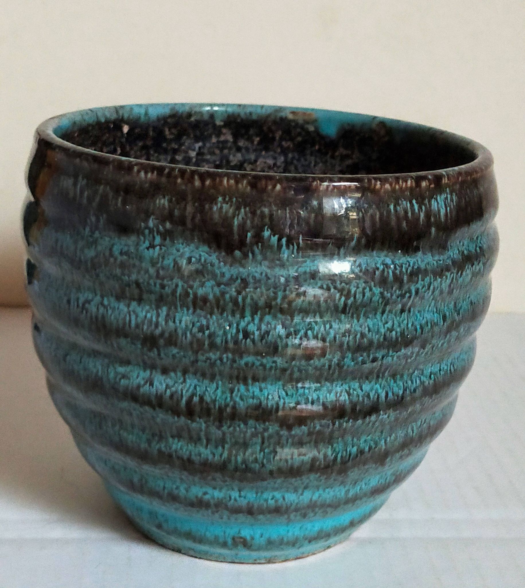 Ceramic planter with speckled enamel gadroons from the 1940s