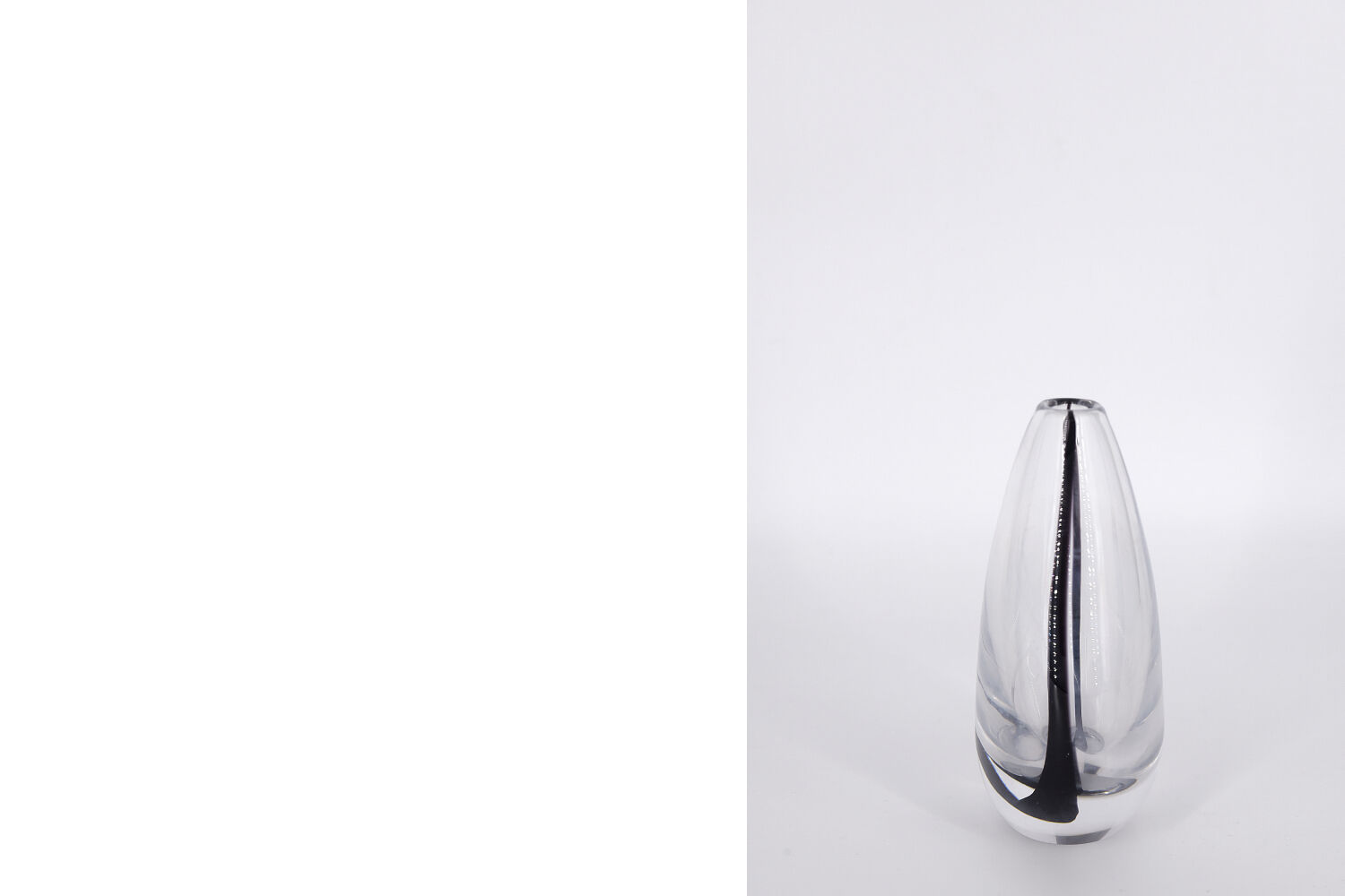 Scandinavian glass vase contour by Vicke Lindstrand for Kosta, 1950s