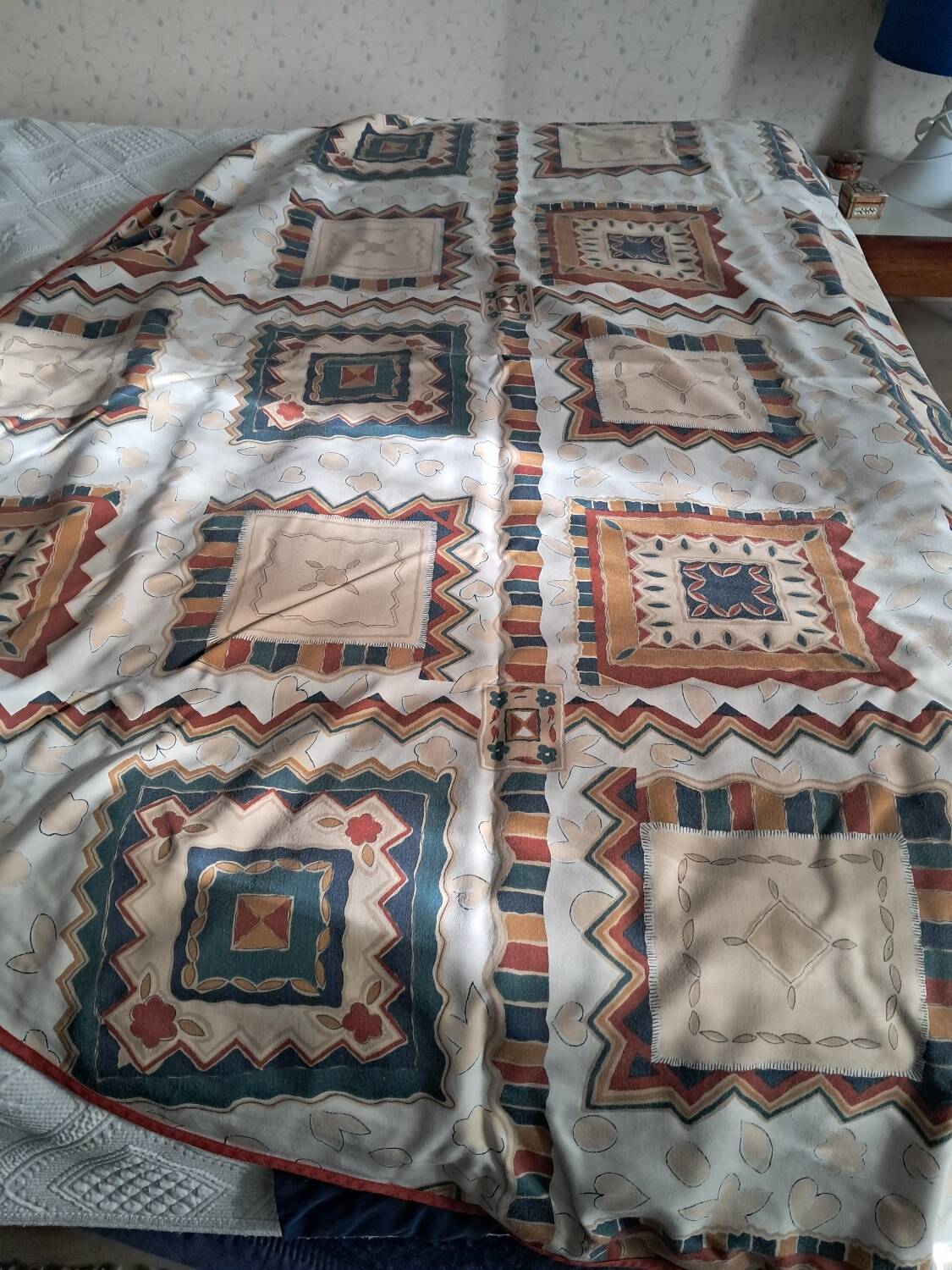 Oval tablecloth for 12 place settings